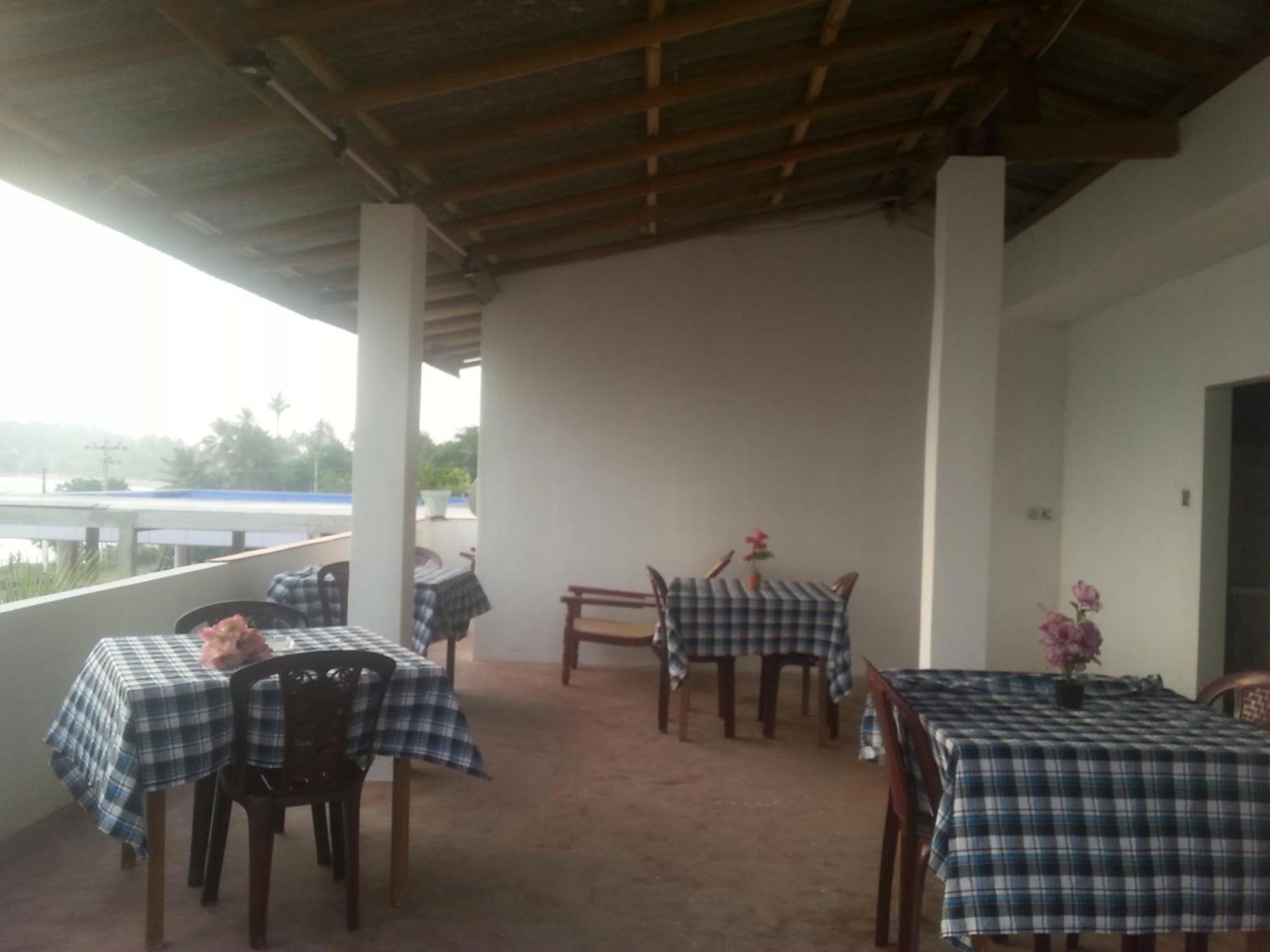 Sun Ocean Inn Mirissa Exterior foto